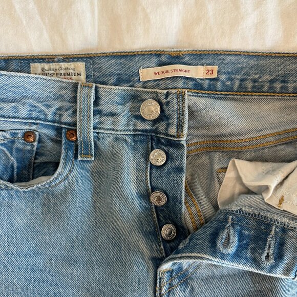 LEVI'S Wedgie Straight Fit in Luxor Empire - Size 23 - Picture 5 of 7